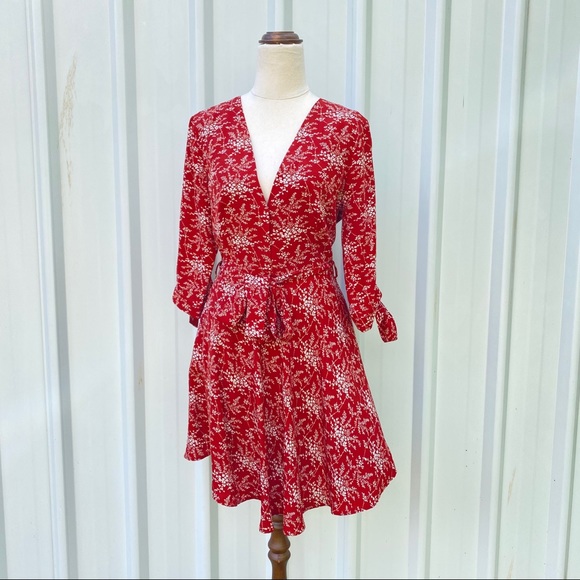 Showpo Floral Dress - Picture 2 of 6